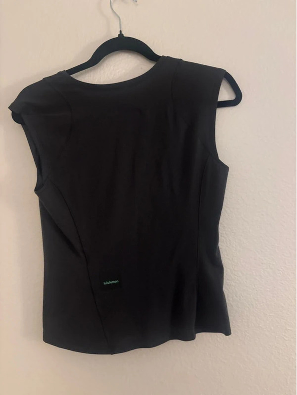 Lululemon women's workout top size small